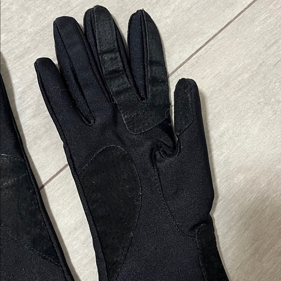Isotoner Women's Black Spandex Stretch Cold Weather Gloves Fleece Lined, S/M - Picture 5 of 8